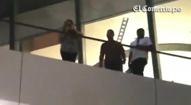 Demi Lovato Llego A Perú Y Saludo A Sus Fans  2012 18872