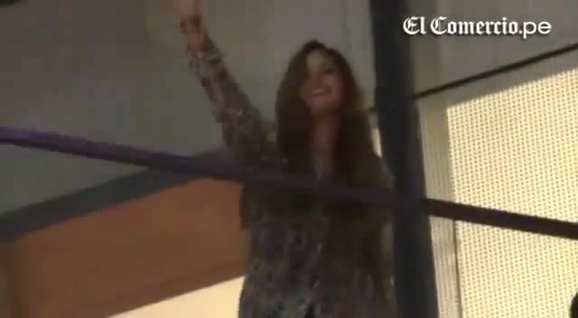 Demi Lovato Llego A Perú Y Saludo A Sus Fans  2012 20252