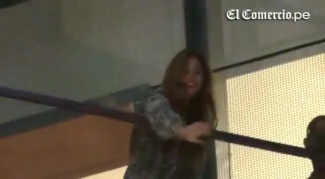 Demi Lovato Llego A Perú Y Saludo A Sus Fans  2012 21615 Demi Lovato Llego A Perú Y Saludo A Sus Fans  2012 21615