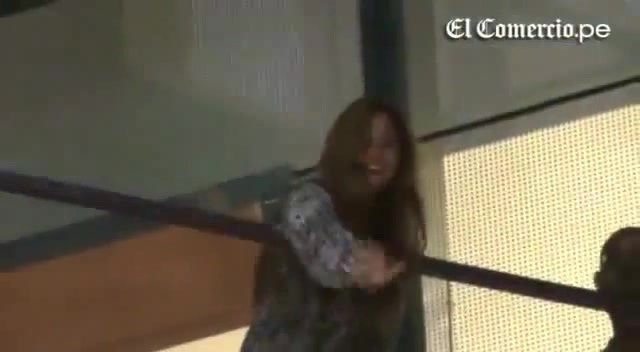 Demi Lovato Llego A Perú Y Saludo A Sus Fans  2012 21632 Demi Lovato Llego A Perú Y Saludo A Sus Fans  2012 21632