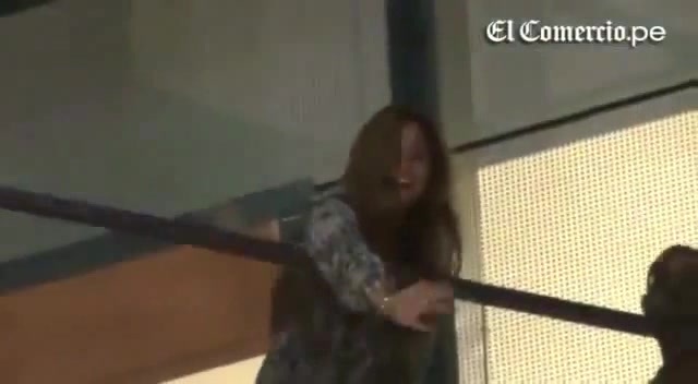 Demi Lovato Llego A Perú Y Saludo A Sus Fans  2012 21673