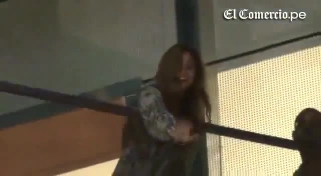 Demi Lovato Llego A Perú Y Saludo A Sus Fans  2012 21685