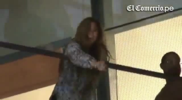 Demi Lovato Llego A Perú Y Saludo A Sus Fans  2012 21913 - Demi - Llego A Peru Y Saludo A Sus Fans 2012 Part o42