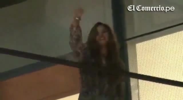 Demi Lovato Llego A Perú Y Saludo A Sus Fans  2012 22664