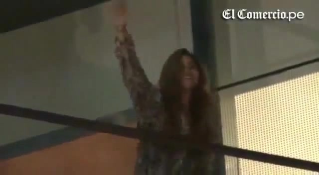 Demi Lovato Llego A Perú Y Saludo A Sus Fans  2012 23232