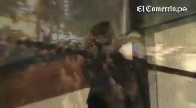 Demi Lovato Llego A Perú Y Saludo A Sus Fans  2012 23576