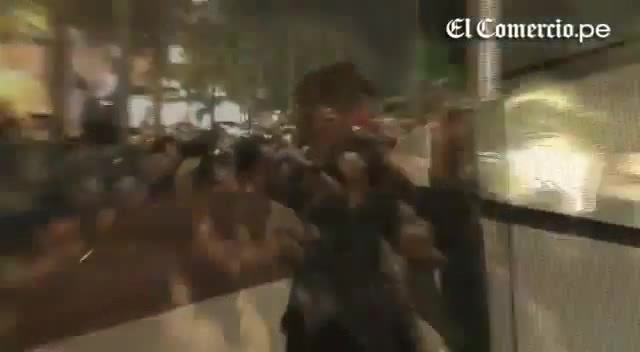 Demi Lovato Llego A Perú Y Saludo A Sus Fans  2012 23618