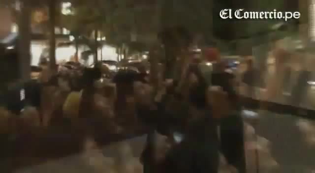 Demi Lovato Llego A Perú Y Saludo A Sus Fans  2012 23677 - Demi - Llego A Peru Y Saludo A Sus Fans 2012 Part o46