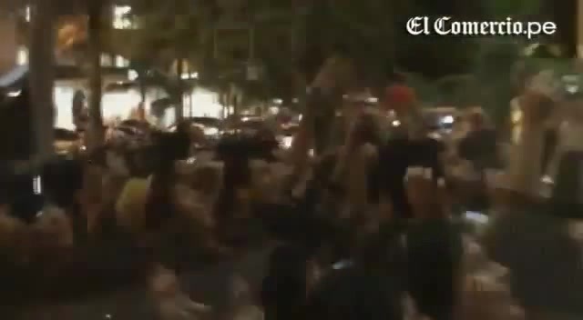 Demi Lovato Llego A Perú Y Saludo A Sus Fans  2012 23696