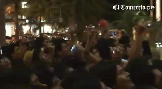 Demi Lovato Llego A Perú Y Saludo A Sus Fans  2012 23765