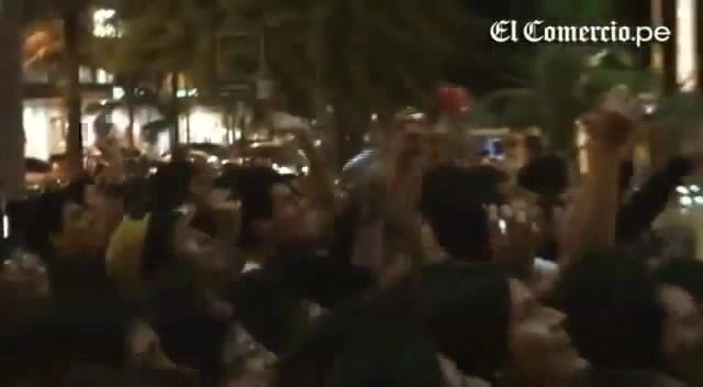 Demi Lovato Llego A Perú Y Saludo A Sus Fans  2012 23802