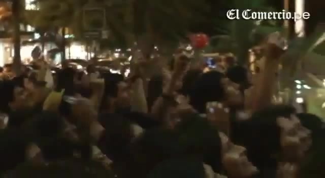 Demi Lovato Llego A Perú Y Saludo A Sus Fans  2012 23915