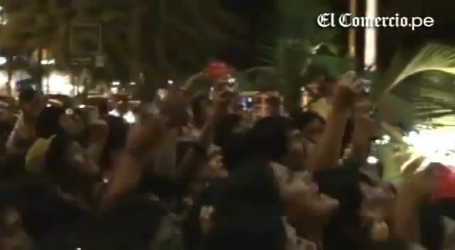 Demi Lovato Llego A Perú Y Saludo A Sus Fans  2012 24153