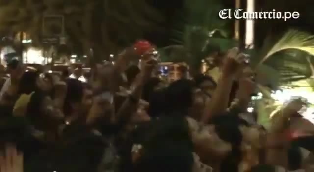 Demi Lovato Llego A Perú Y Saludo A Sus Fans  2012 24183