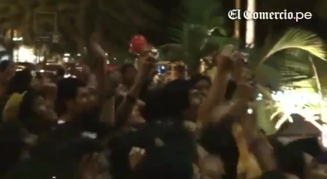 Demi Lovato Llego A Perú Y Saludo A Sus Fans  2012 24234