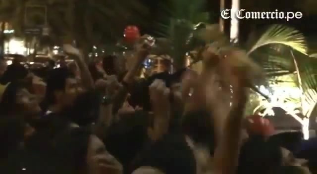 Demi Lovato Llego A Perú Y Saludo A Sus Fans  2012 24385