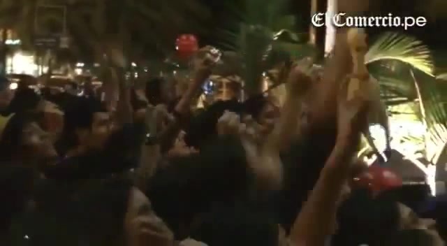Demi Lovato Llego A Perú Y Saludo A Sus Fans  2012 24387