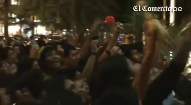 Demi Lovato Llego A Perú Y Saludo A Sus Fans  2012 24564