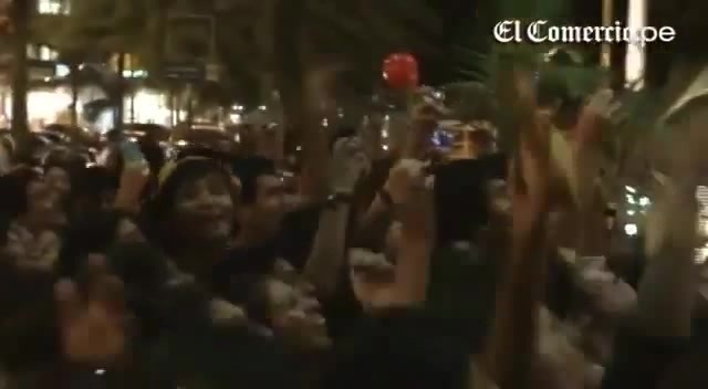 Demi Lovato Llego A Perú Y Saludo A Sus Fans  2012 24606