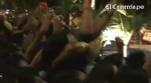 Demi Lovato Llego A Perú Y Saludo A Sus Fans  2012 24942 - Demi - Llego A Peru Y Saludo A Sus Fans 2012 Part o48