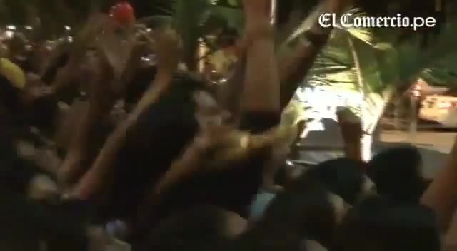 Demi Lovato Llego A Perú Y Saludo A Sus Fans  2012 24981 - Demi - Llego A Peru Y Saludo A Sus Fans 2012 Part o48