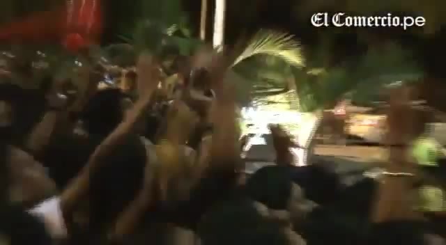 Demi Lovato Llego A Perú Y Saludo A Sus Fans  2012 25184 - Demi - Llego A Peru Y Saludo A Sus Fans 2012 Part o49