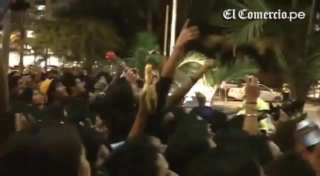 Demi Lovato Llego A Perú Y Saludo A Sus Fans  2012 25332 - Demi - Llego A Peru Y Saludo A Sus Fans 2012 Part o49