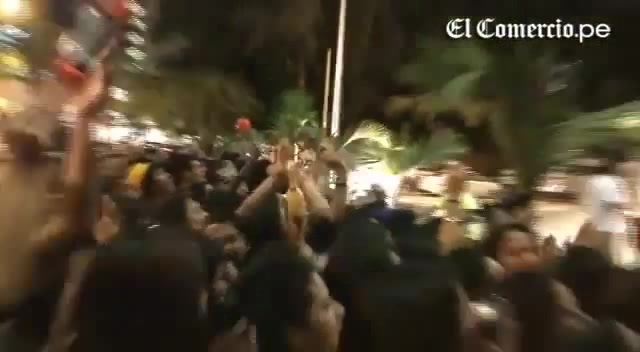 Demi Lovato Llego A Perú Y Saludo A Sus Fans  2012 25408 - Demi - Llego A Peru Y Saludo A Sus Fans 2012 Part o49