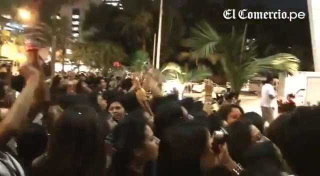 Demi Lovato Llego A Perú Y Saludo A Sus Fans  2012 25544