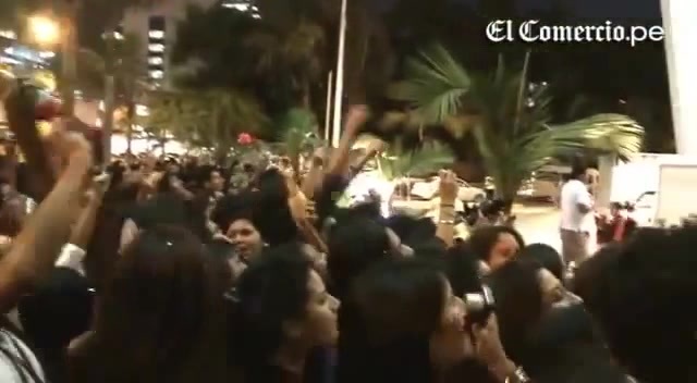 Demi Lovato Llego A Perú Y Saludo A Sus Fans  2012 25573 - Demi - Llego A Peru Y Saludo A Sus Fans 2012 Part o50