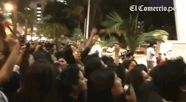 Demi Lovato Llego A Perú Y Saludo A Sus Fans  2012 25602 - Demi - Llego A Peru Y Saludo A Sus Fans 2012 Part o50