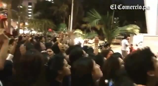 Demi Lovato Llego A Perú Y Saludo A Sus Fans  2012 25627 - Demi - Llego A Peru Y Saludo A Sus Fans 2012 Part o50