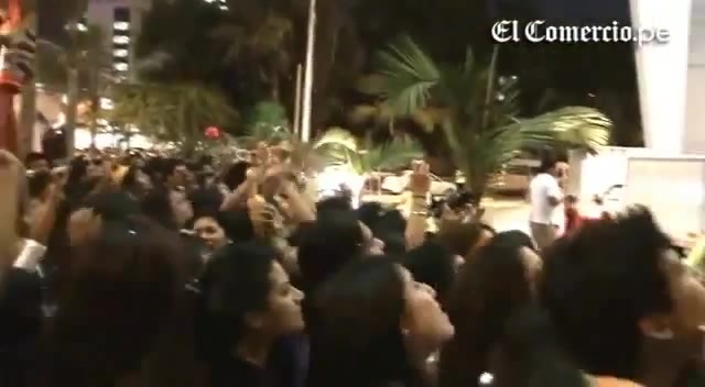 Demi Lovato Llego A Perú Y Saludo A Sus Fans  2012 25671