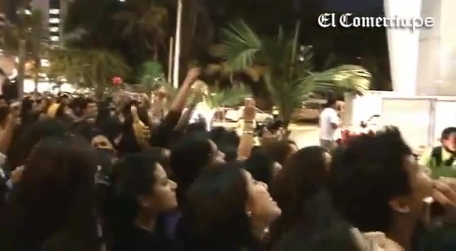 Demi Lovato Llego A Perú Y Saludo A Sus Fans  2012 25750