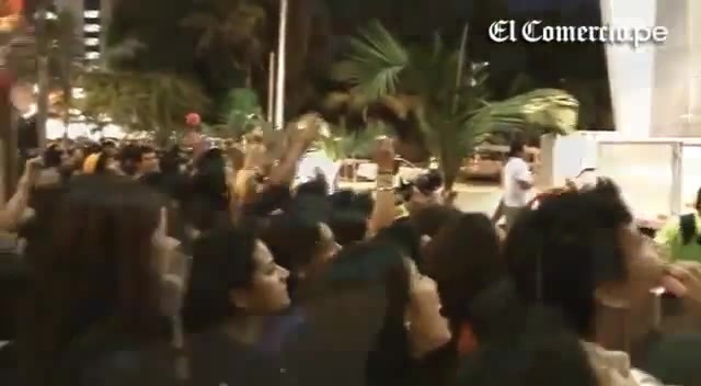 Demi Lovato Llego A Perú Y Saludo A Sus Fans  2012 25861