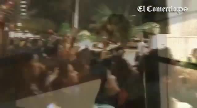 Demi Lovato Llego A Perú Y Saludo A Sus Fans  2012 25956 - Demi - Llego A Peru Y Saludo A Sus Fans 2012 Part o50