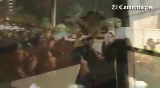 Demi Lovato Llego A Perú Y Saludo A Sus Fans  2012 25961 - Demi - Llego A Peru Y Saludo A Sus Fans 2012 Part o50