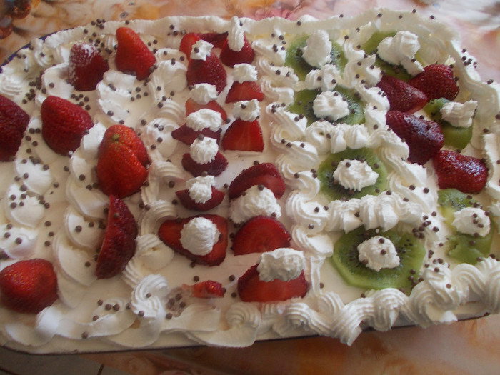 prajitura cu piscoturi si frisca