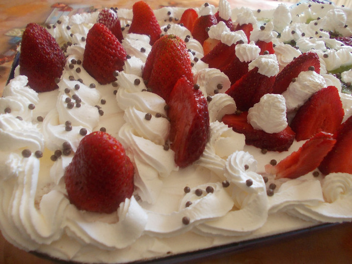 prajitura cu piscoturi si frisca