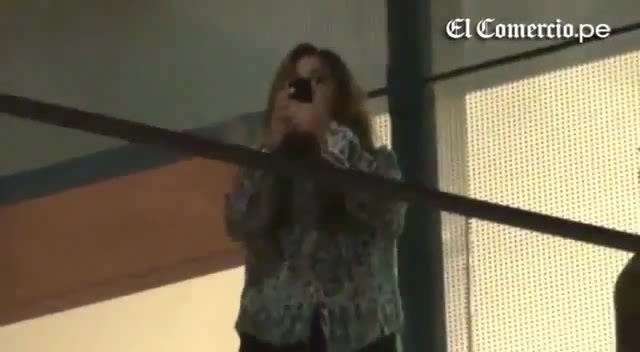 Demi Lovato Llego A Perú Y Saludo A Sus Fans  2012 28145