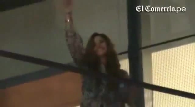 Demi Lovato Llego A Perú Y Saludo A Sus Fans  2012 28759