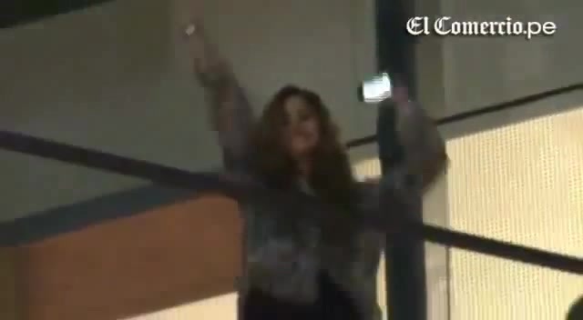 Demi Lovato Llego A Perú Y Saludo A Sus Fans  2012 28831