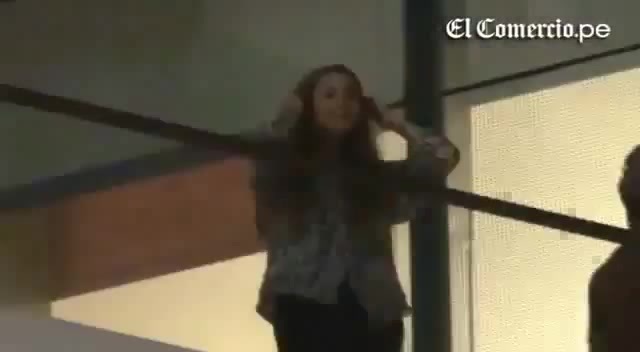 Demi Lovato Llego A Perú Y Saludo A Sus Fans  2012 29315