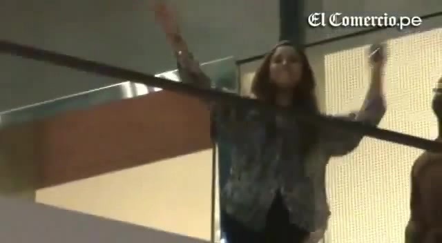Demi Lovato Llego A Perú Y Saludo A Sus Fans  2012 29981