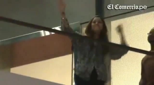 Demi Lovato Llego A Perú Y Saludo A Sus Fans  2012 30002