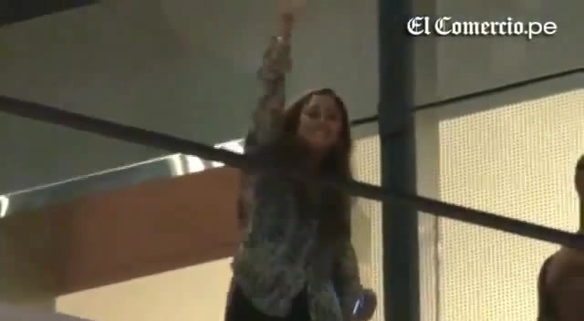 Demi Lovato Llego A Perú Y Saludo A Sus Fans  2012 30641