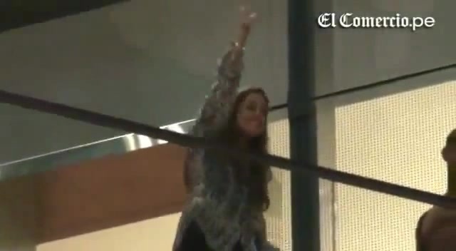 Demi Lovato Llego A Perú Y Saludo A Sus Fans  2012 30704