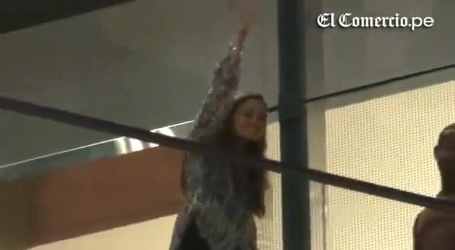 Demi Lovato Llego A Perú Y Saludo A Sus Fans  2012 30842