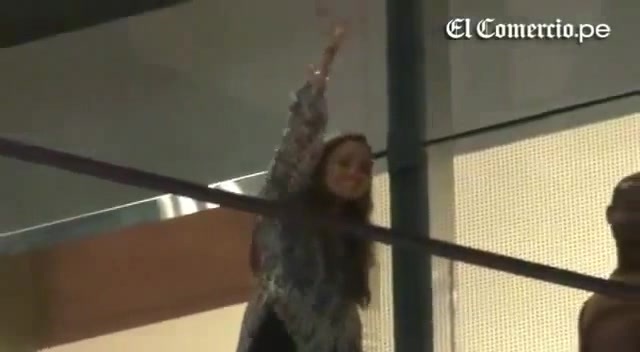 Demi Lovato Llego A Perú Y Saludo A Sus Fans  2012 30869