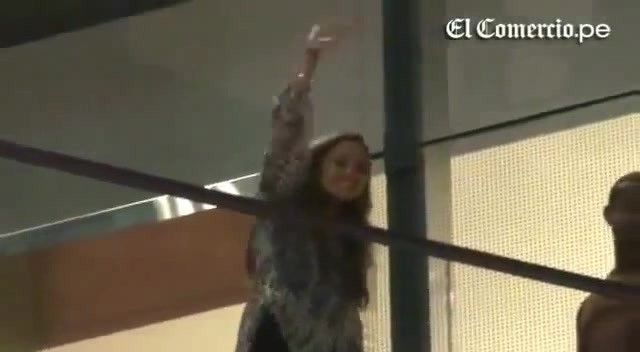 Demi Lovato Llego A Perú Y Saludo A Sus Fans  2012 30898